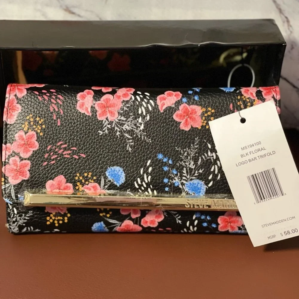 STEVE MADDEN LOGO BAR TRIFOLD WALLET IN GIFT BOX - Picture 5 of 16